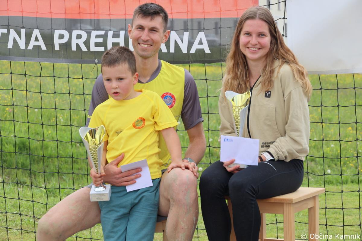 Zmagovalca mekinjskega krosa