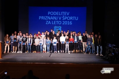 Med dobitniki priznanj najboljšim športnikom Občine Kamnik za leto 2016 kar sedem tekačev KGT Papež