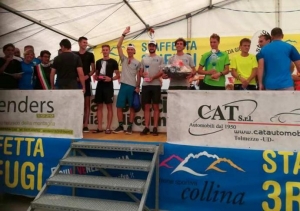 Zmagovalne stopničke za tekače KGT Papež v Collini v Italiji